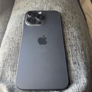 Unlocked Apple iPhone 15 Pro Max 256GB Like new